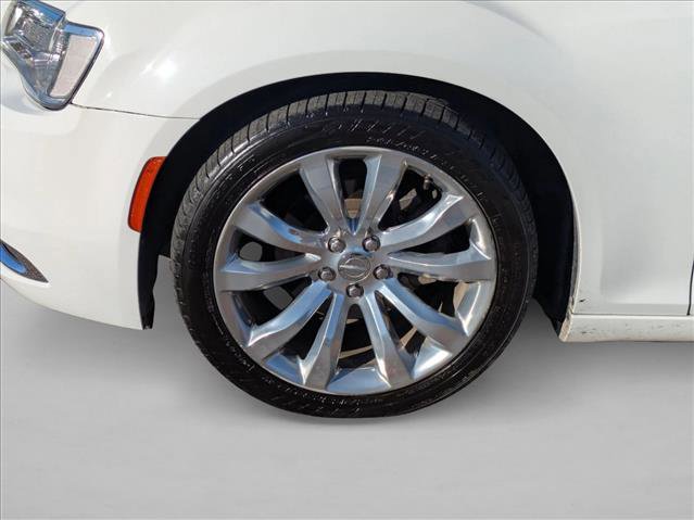 Used 2017 Chrysler 300 C image 9