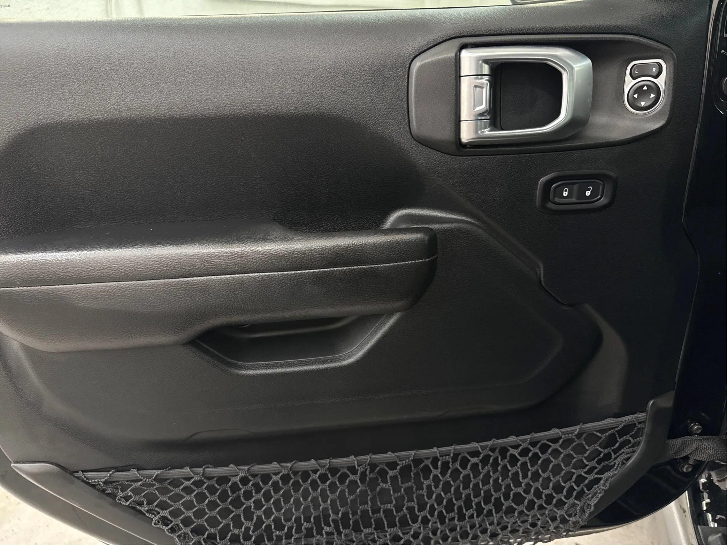 Used 2018 Jeep Wrangler Unlimited Sport S AWD/4WD image 25