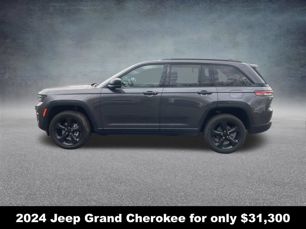 Used 2024 Jeep Grand Cherokee Altitude AWD/4WD image 2