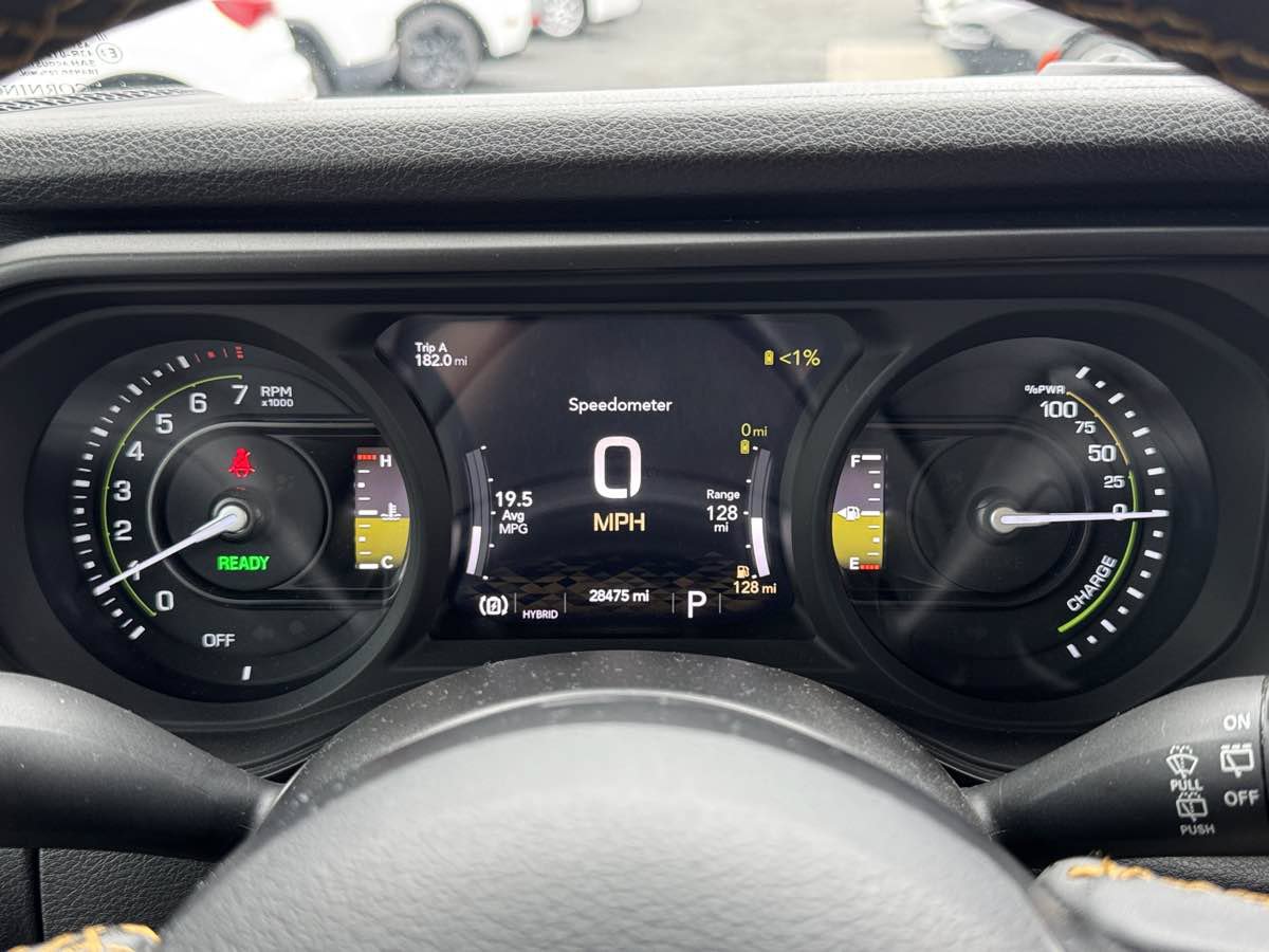 Used 2024 Jeep Wrangler Unlimited AWD/4WD image 37