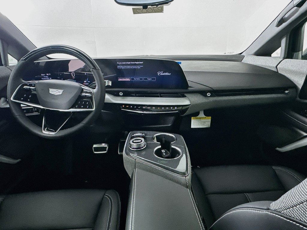 New 2027 Cadillac Optiq Luxury w/ LPO, Floor Liner Package AWD/4WD image 28
