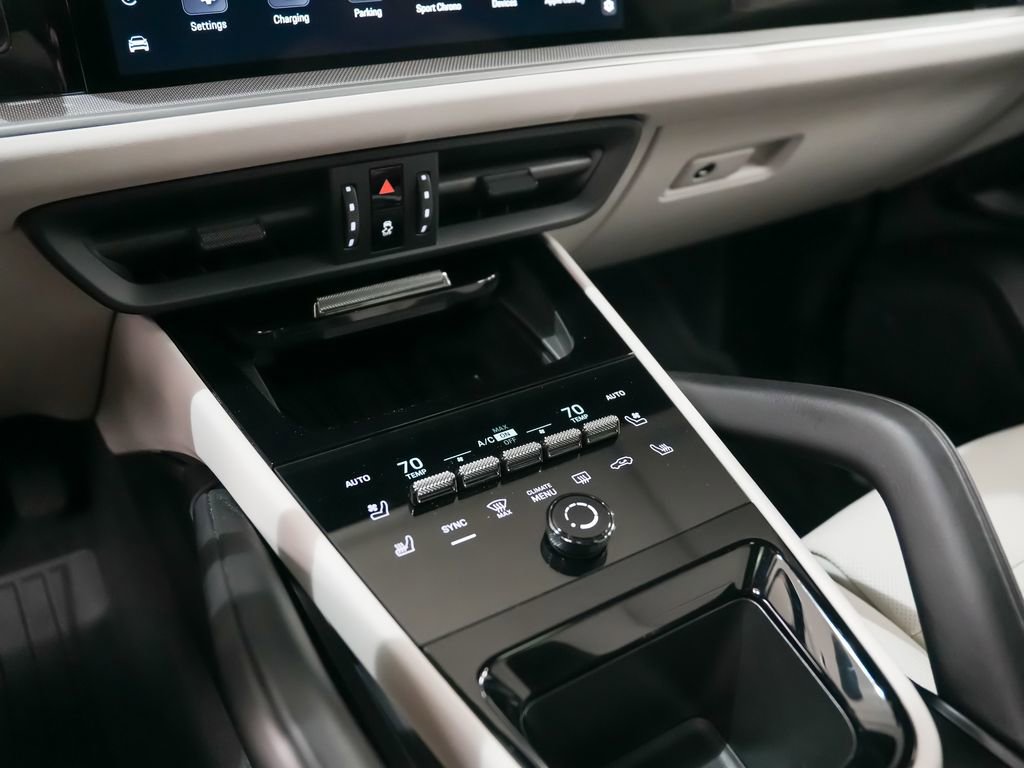 Used 2024 Porsche Cayenne AWD/4WD image 32