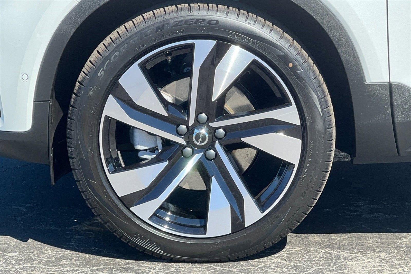 New 2026 Volvo XC40 B5 Ultra w/ Climate Package image 25