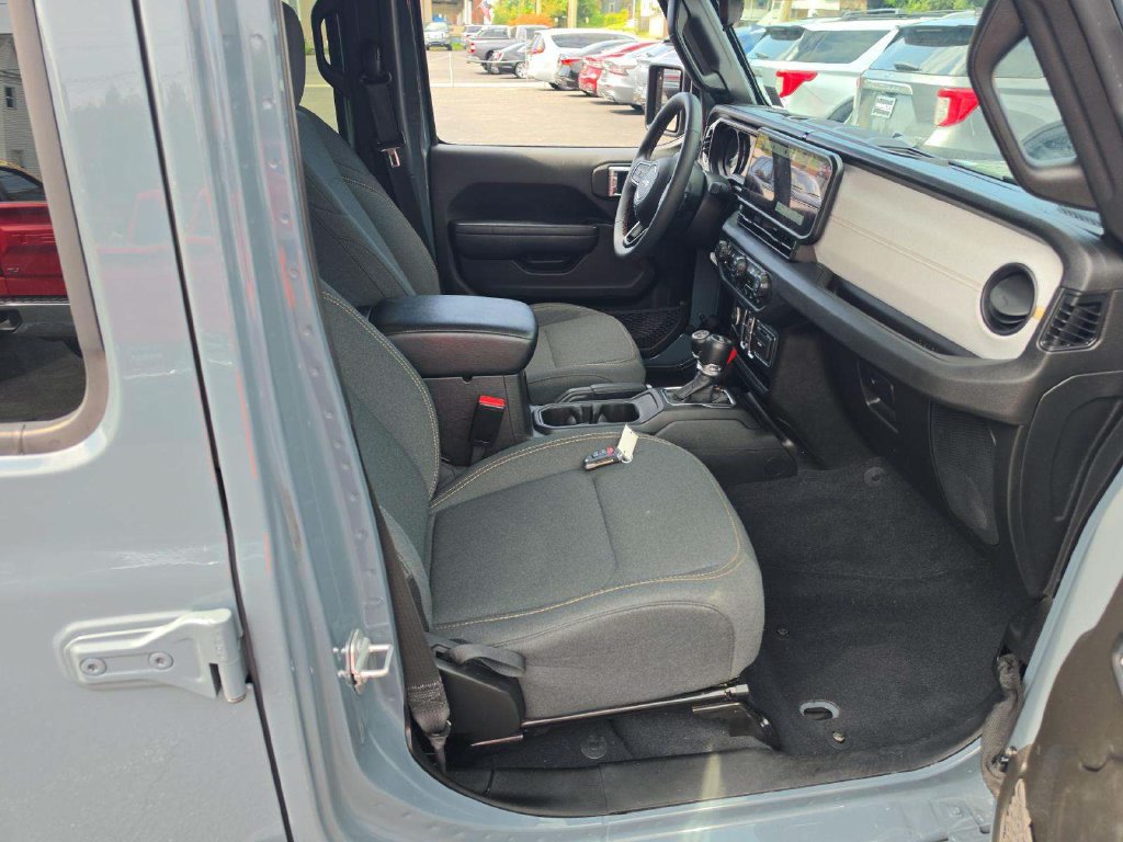 Used 2024 Jeep Wrangler Unlimited AWD/4WD image 5