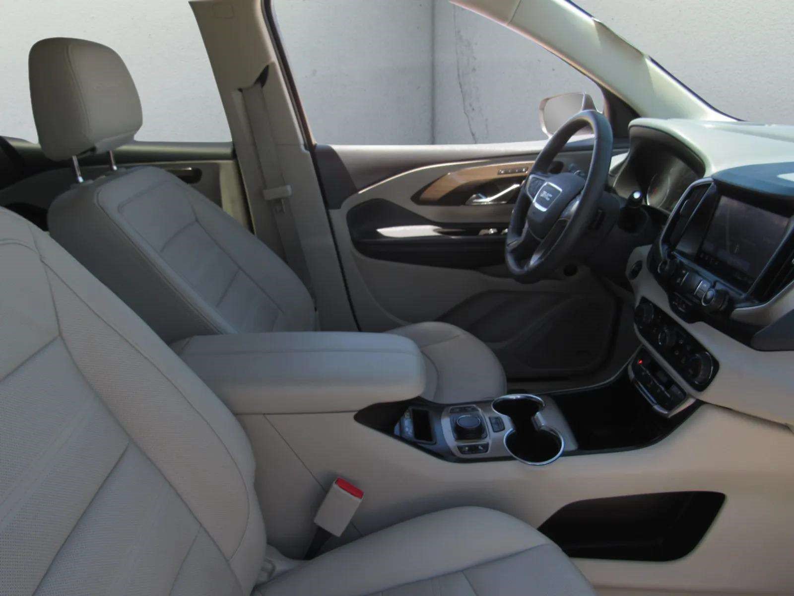 Used 2023 GMC Terrain Denali w/ Denali Premium Package AWD/4WD image 9
