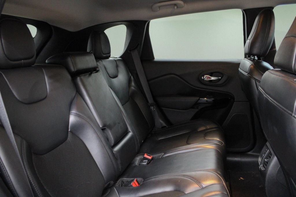 Used 2020 Jeep Cherokee Latitude Plus FWD image 27