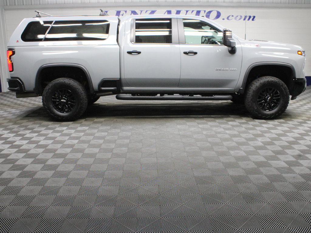 Used 2025 Chevrolet Silverado 2500 ZR2 w/ Technology Package AWD/4WD image 3
