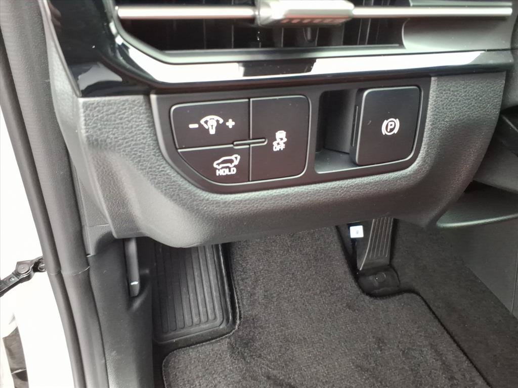 New 2026 Kia Sportage SX FWD image 17