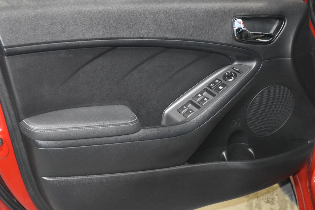 Used 2017 Kia Forte S w/ S Technology Package image 4