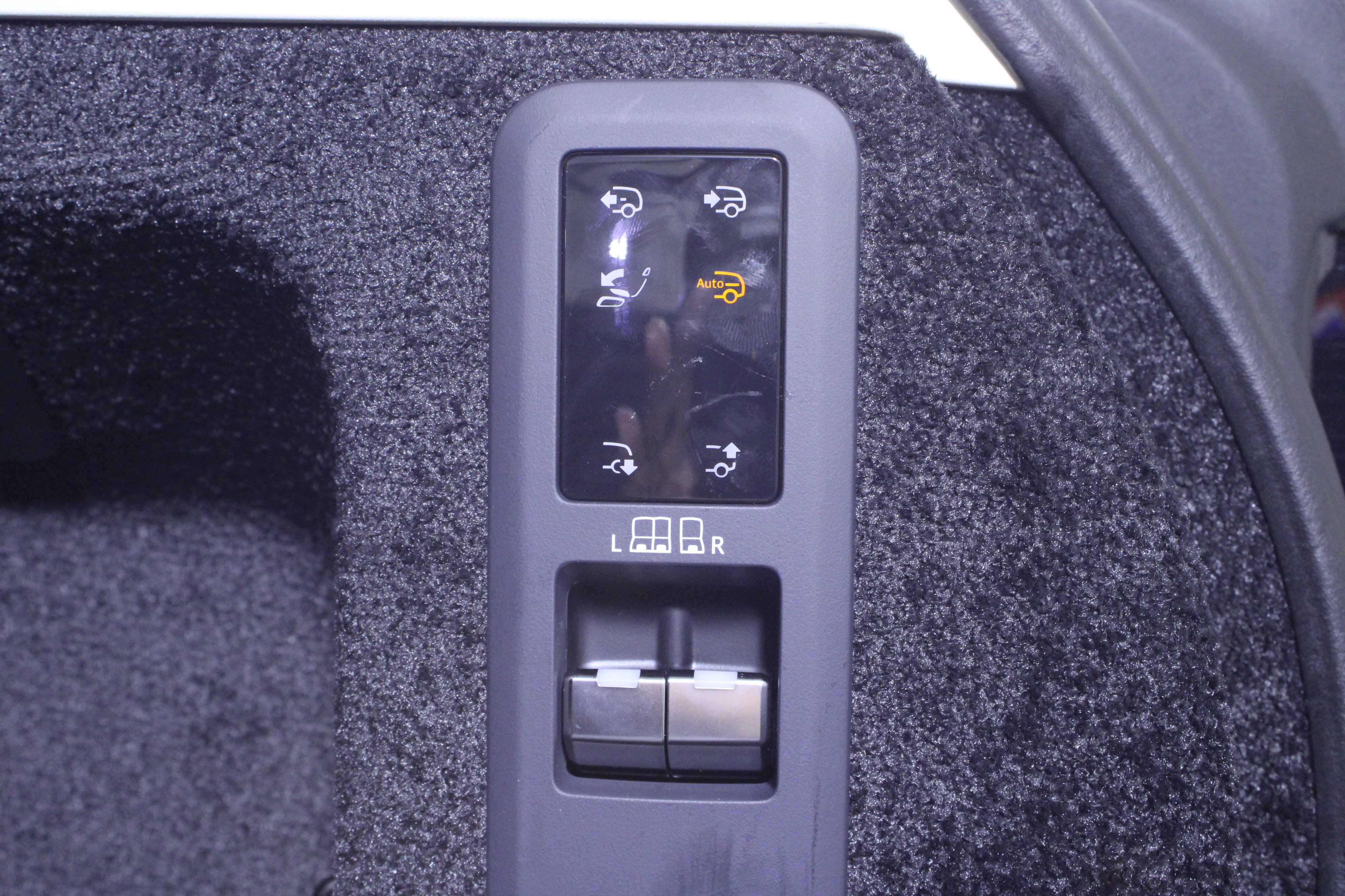 Used 2025 Land Rover Range Rover Autobiography image 11