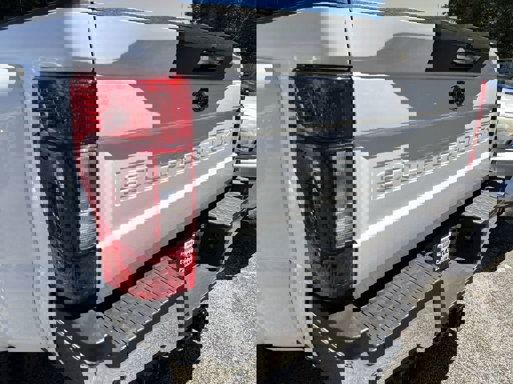 Used 2022 Ford F350 Lariat w/ Chrome Package image 6