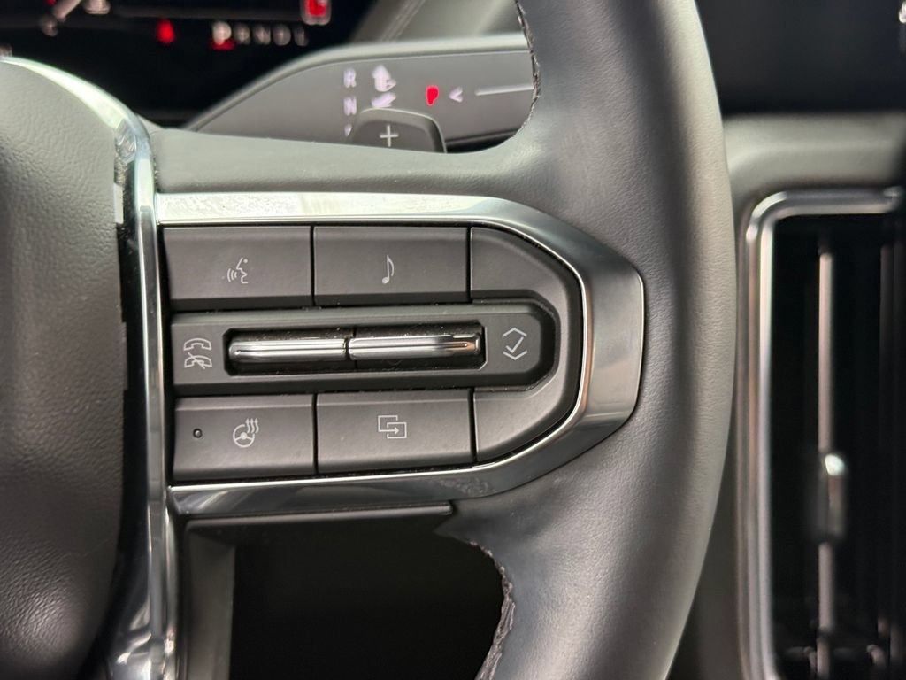 Used 2025 GMC Yukon Denali w/ Sun & Power Step Package AWD/4WD image 35