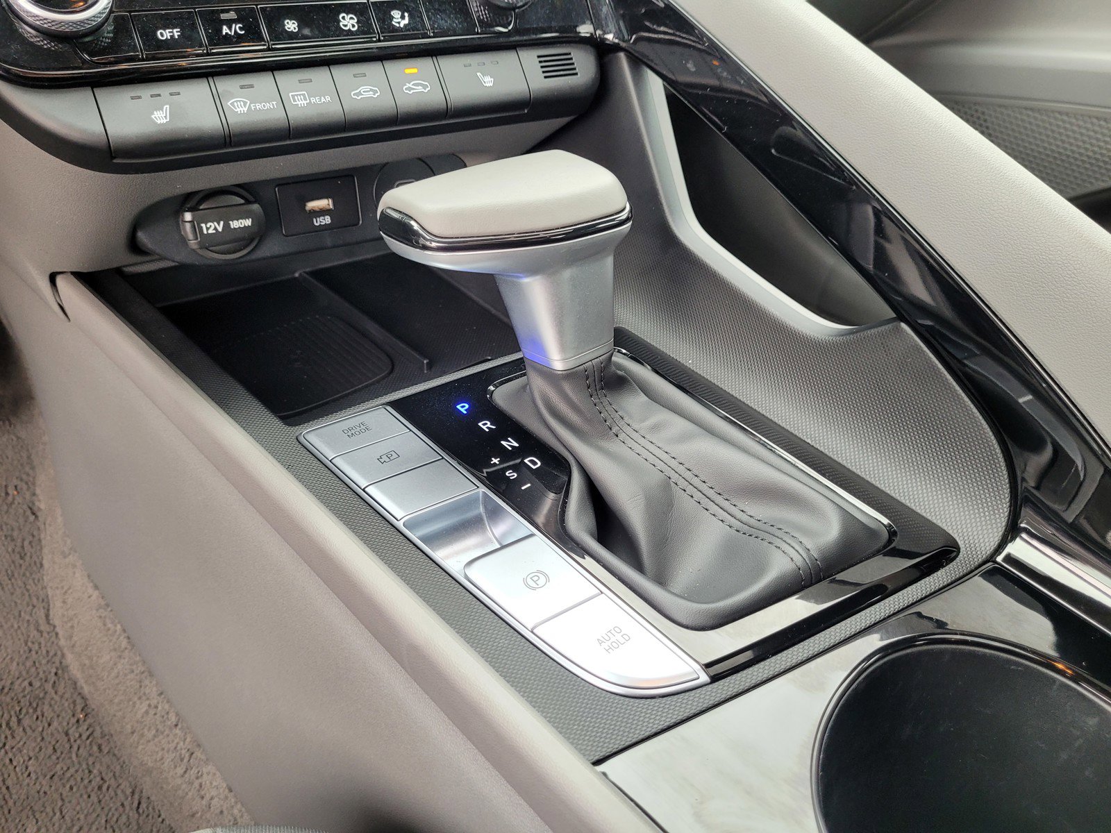 Used 2025 Hyundai Elantra SEL image 21