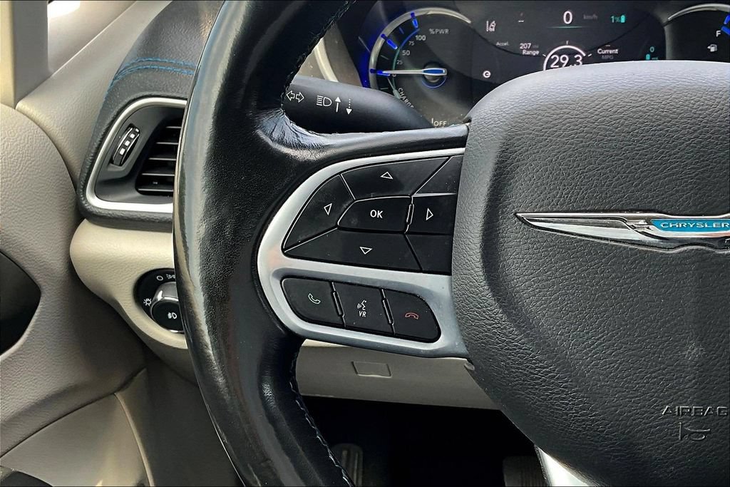 Used 2021 Chrysler Pacifica Touring-L FWD image 11