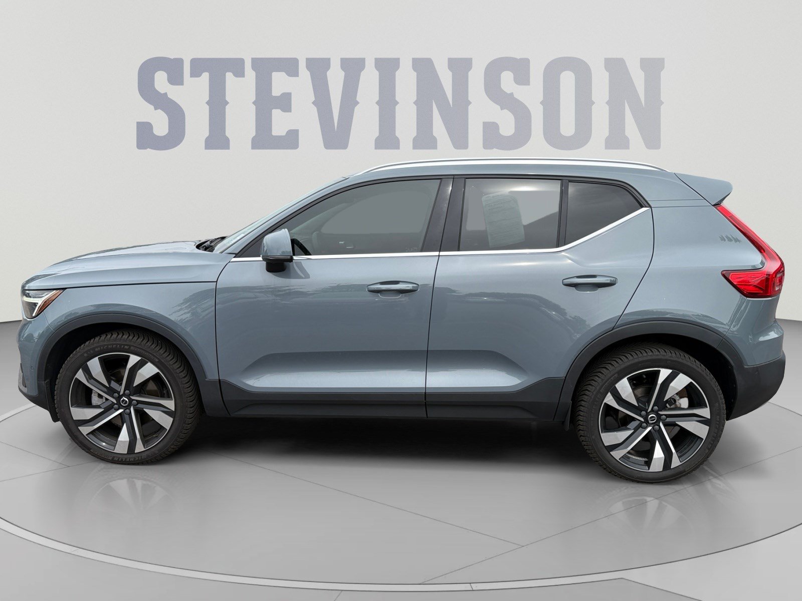 Used 2023 Volvo XC40 B5 Ultimate w/ Climate Package AWD/4WD image 2