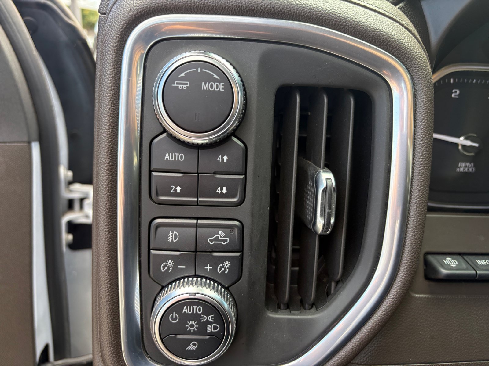 Used 2021 GMC Sierra 2500 Denali w/ Denali Ultimate Package AWD/4WD image 23