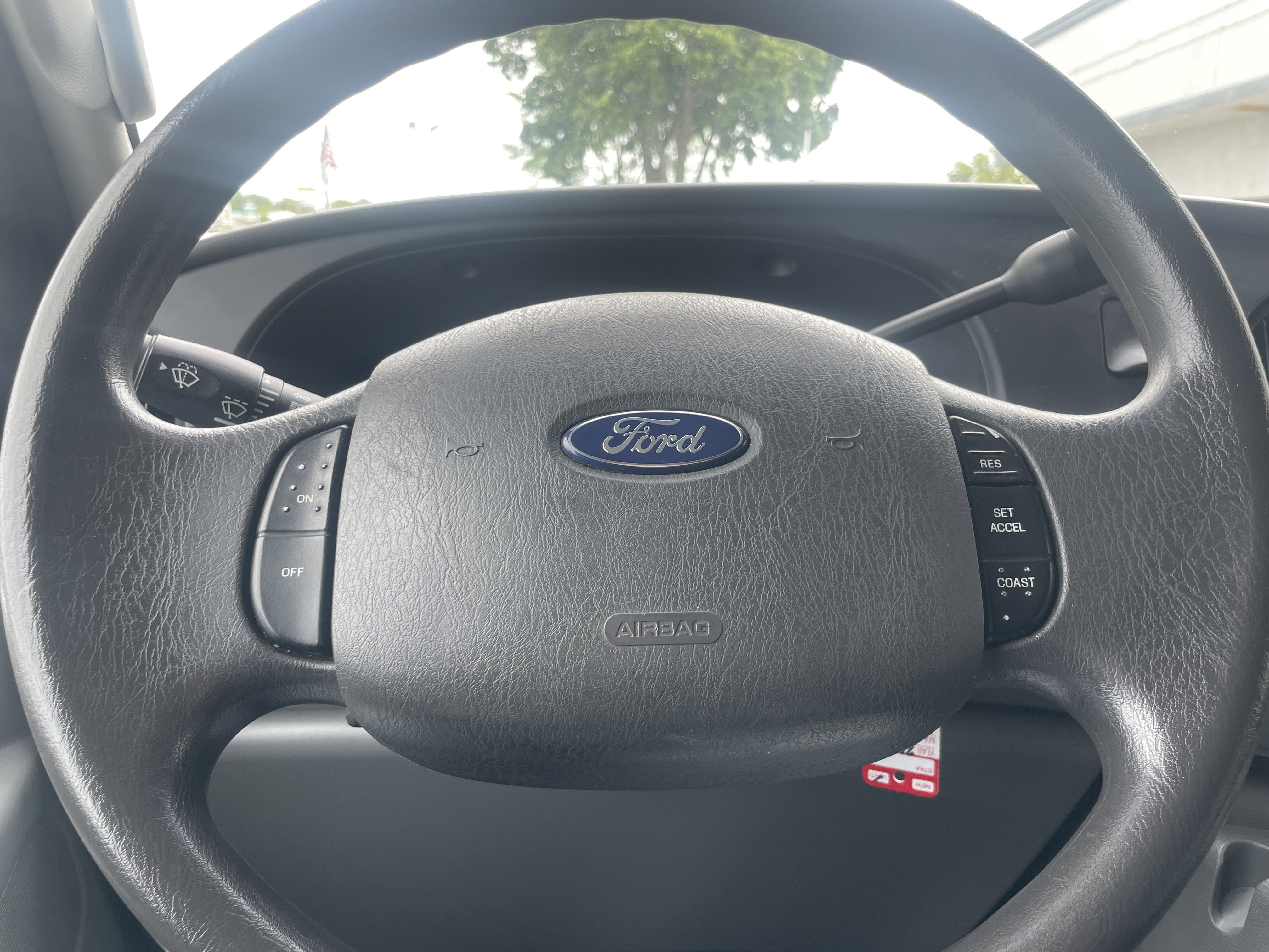 Used 2005 Ford E-350 and Econoline 350 Extended Super Duty image 11