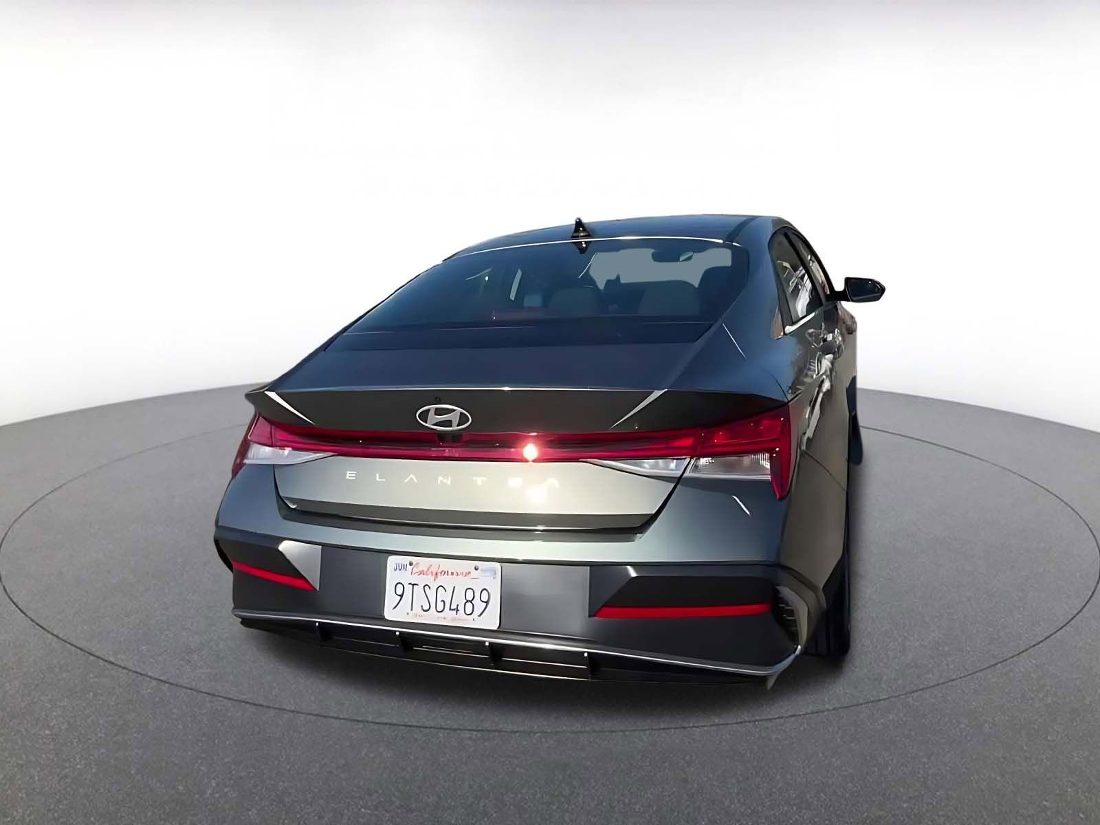 Used 2025 Hyundai Elantra SEL image 14