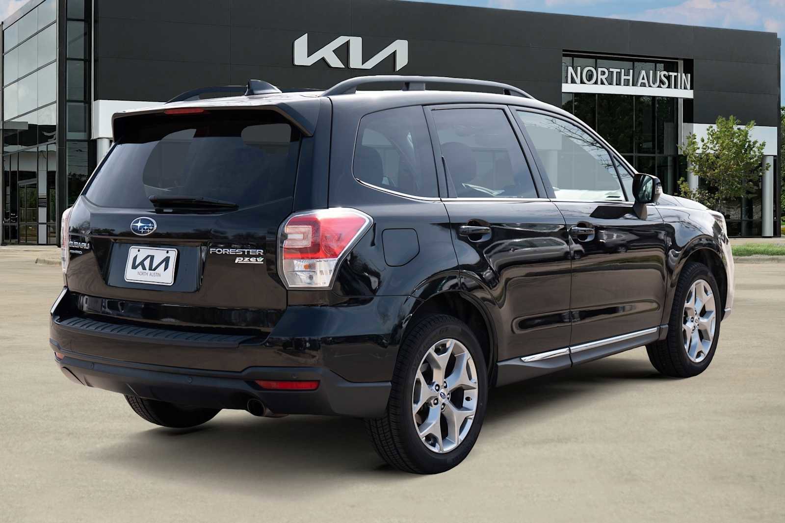 Used 2017 Subaru Forester 2.5i Touring image 6