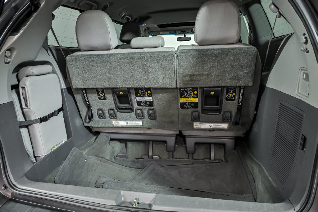 Used 2015 Toyota Sienna XLE FWD image 9