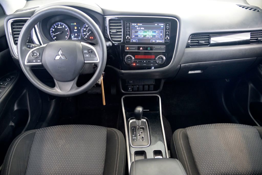 Used 2019 Mitsubishi Outlander ES image 17