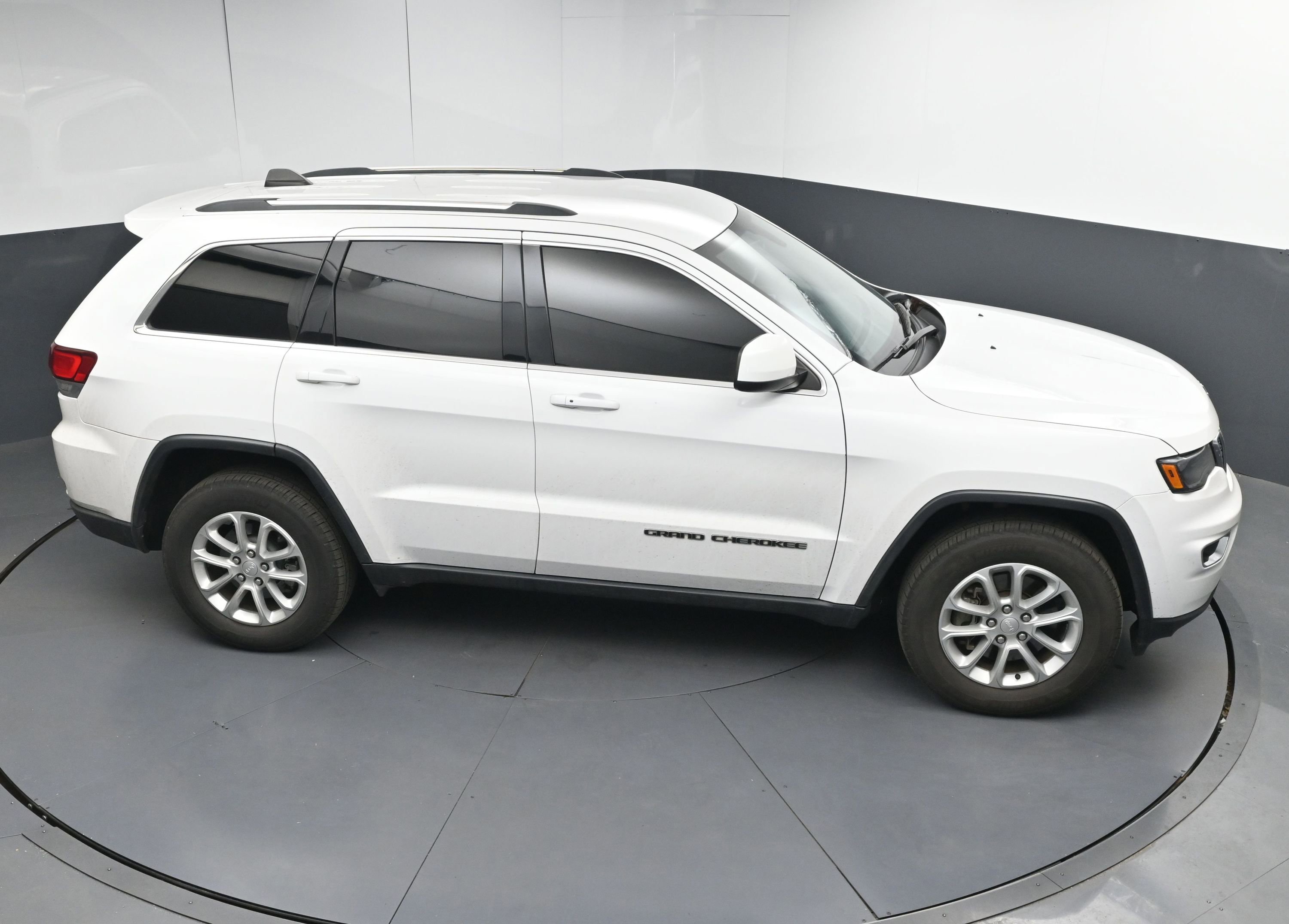 Used 2021 Jeep Grand Cherokee Laredo image 33