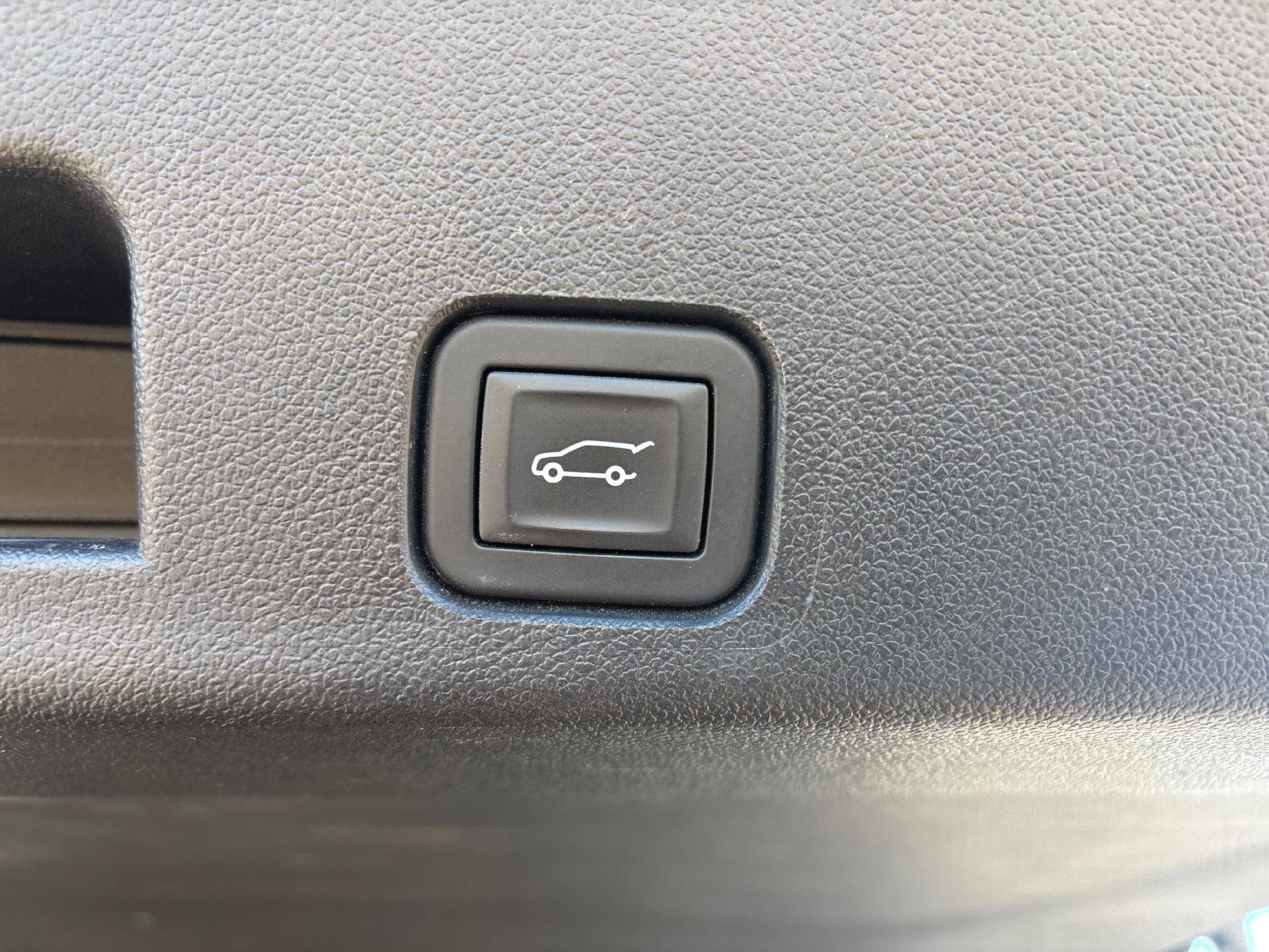 Used 2025 GMC Acadia Elevation image 10