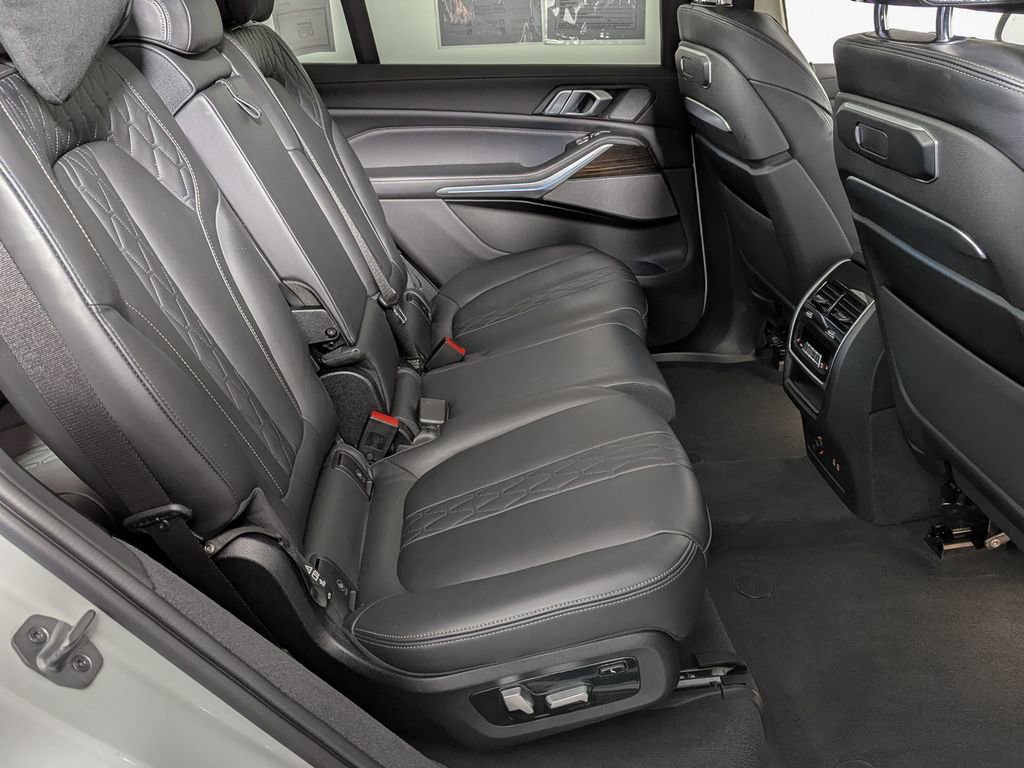 Used 2023 BMW X7 xDrive40i image 42