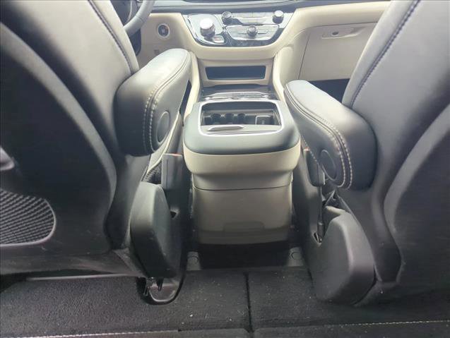Used 2023 Chrysler Pacifica Limited image 21
