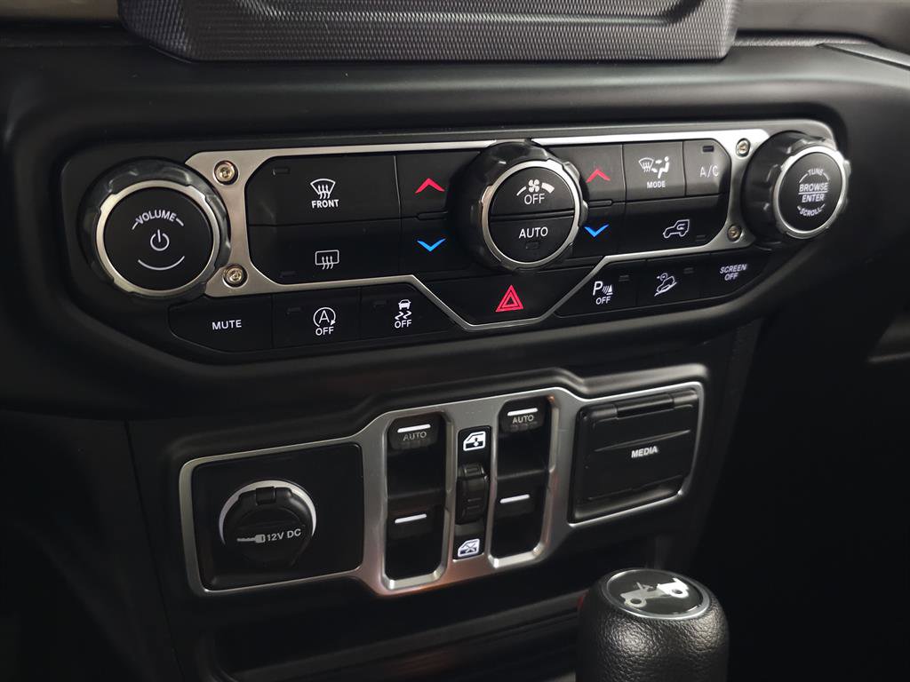 Used 2018 Jeep Wrangler Unlimited Sahara w/ Dual Top Group image 26