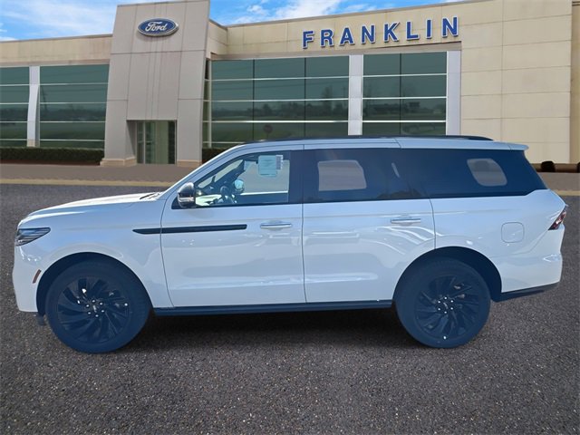 New 2025 Lincoln Navigator Reserve w/ Jet Appearance Package image 4