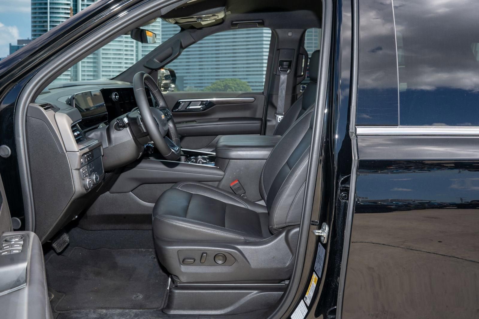 Used 2025 Chevrolet Tahoe LT image 17