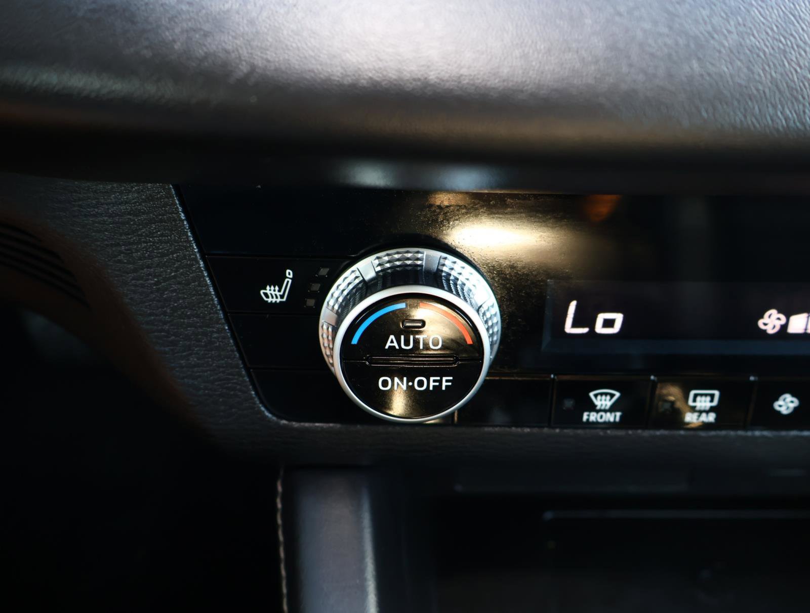 Used 2023 Mitsubishi Outlander SE image 25