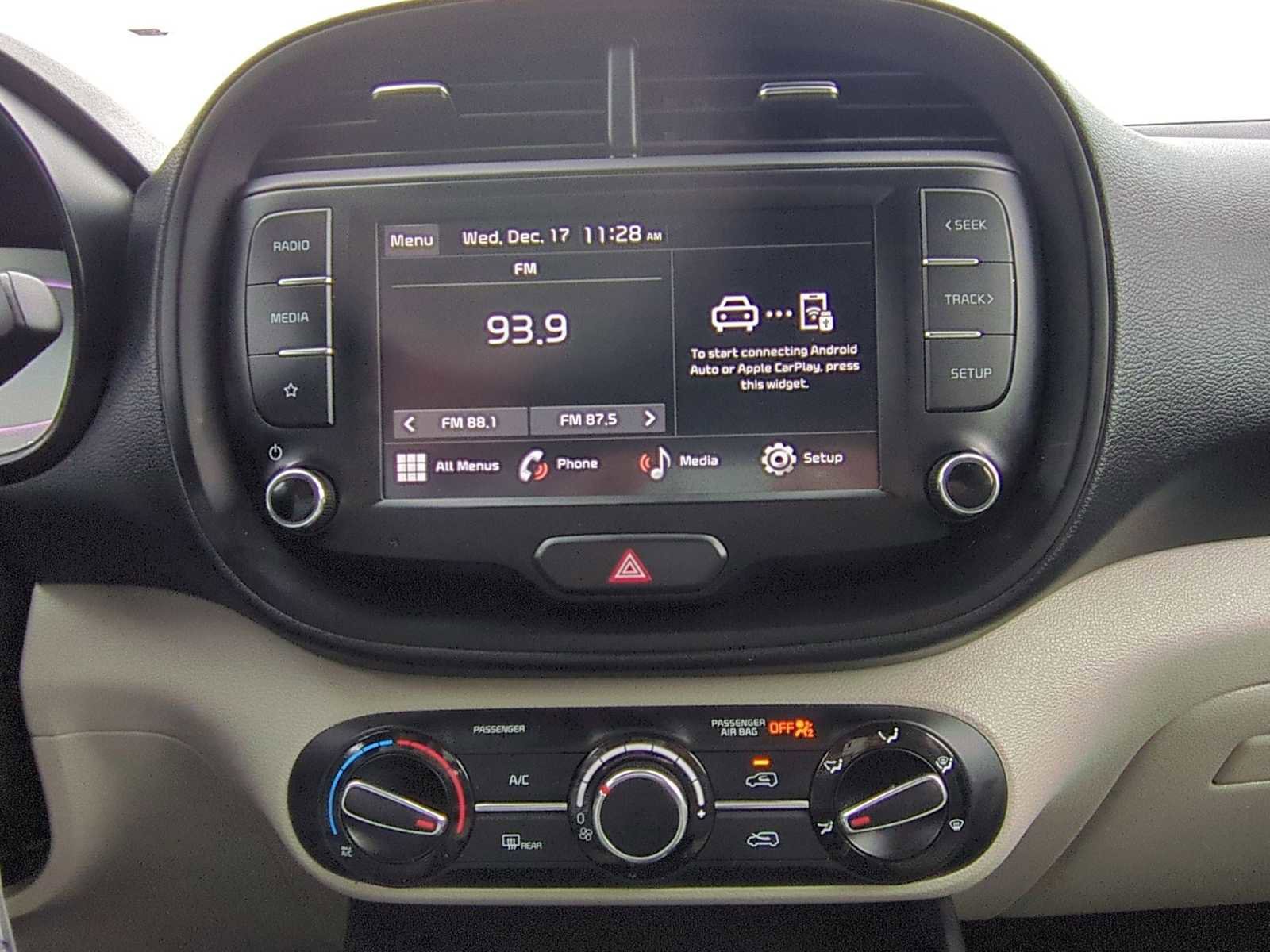 Used 2023 Kia Soul LX image 13