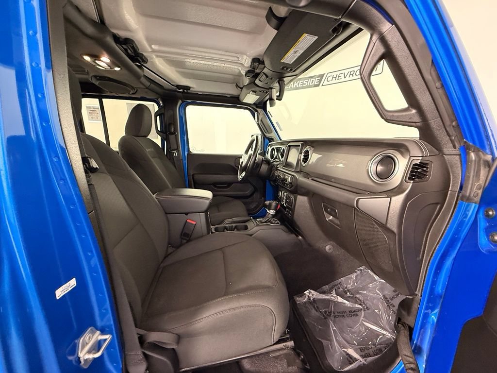 Used 2023 Jeep Wrangler Unlimited Sahara w/ Cold Weather Group AWD/4WD image 24