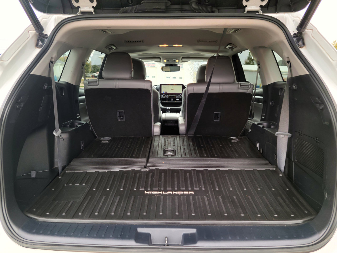 Used 2023 Toyota Highlander XLE image 24