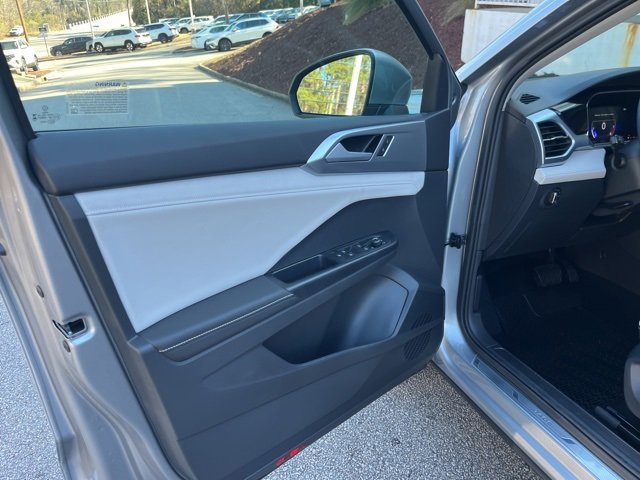 New 2026 Volkswagen Taos SE image 6