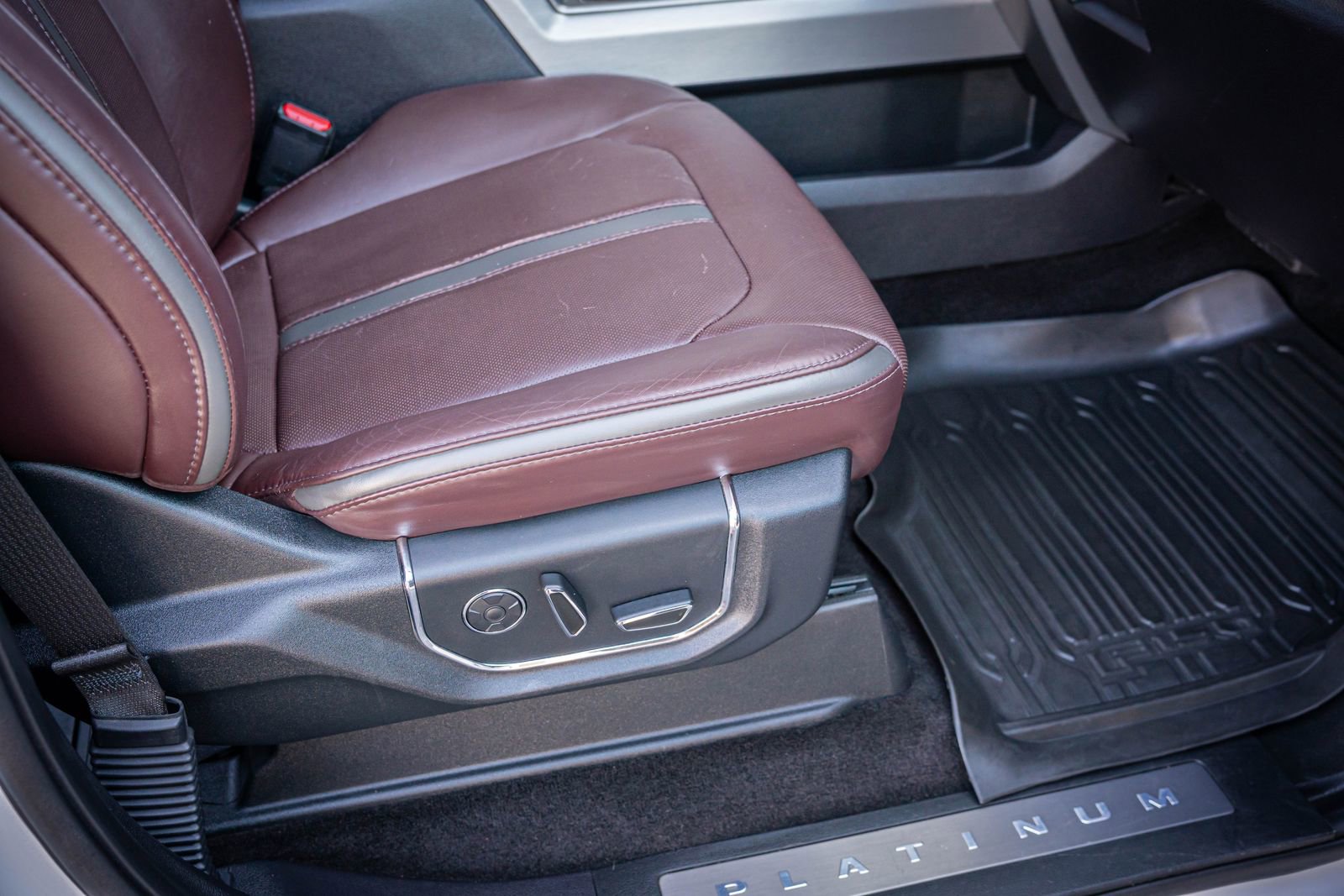 Used 2017 Ford F150 Platinum w/ Technology Package image 34