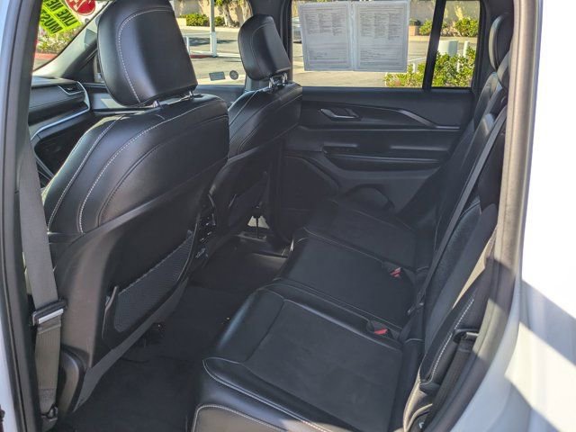 Used 2024 Jeep Grand Cherokee Altitude image 14