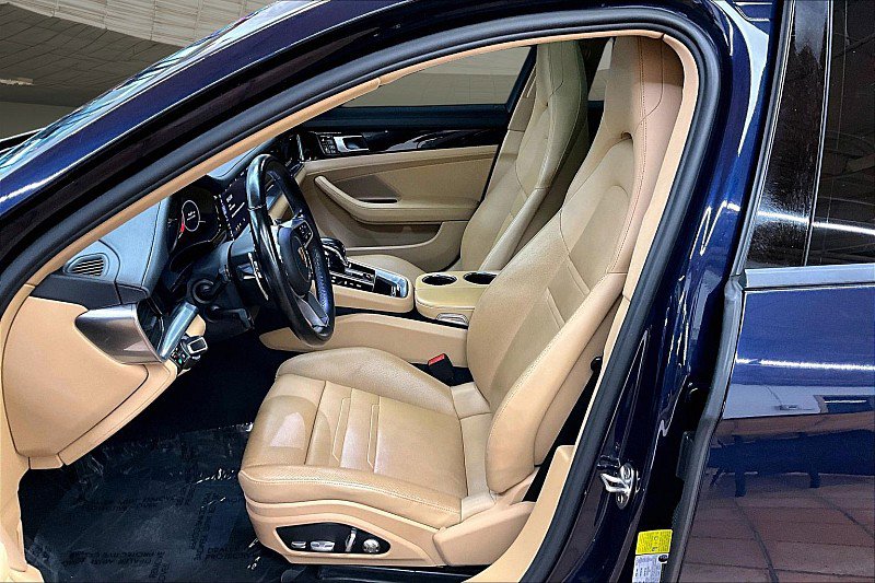 Used 2019 Porsche Panamera w/ Premium Package image 24