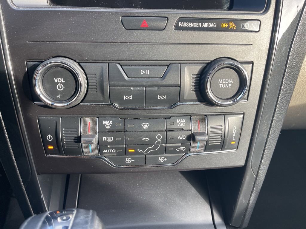 Used 2018 Ford Explorer XLT w/ Equipment Group 201A image 28