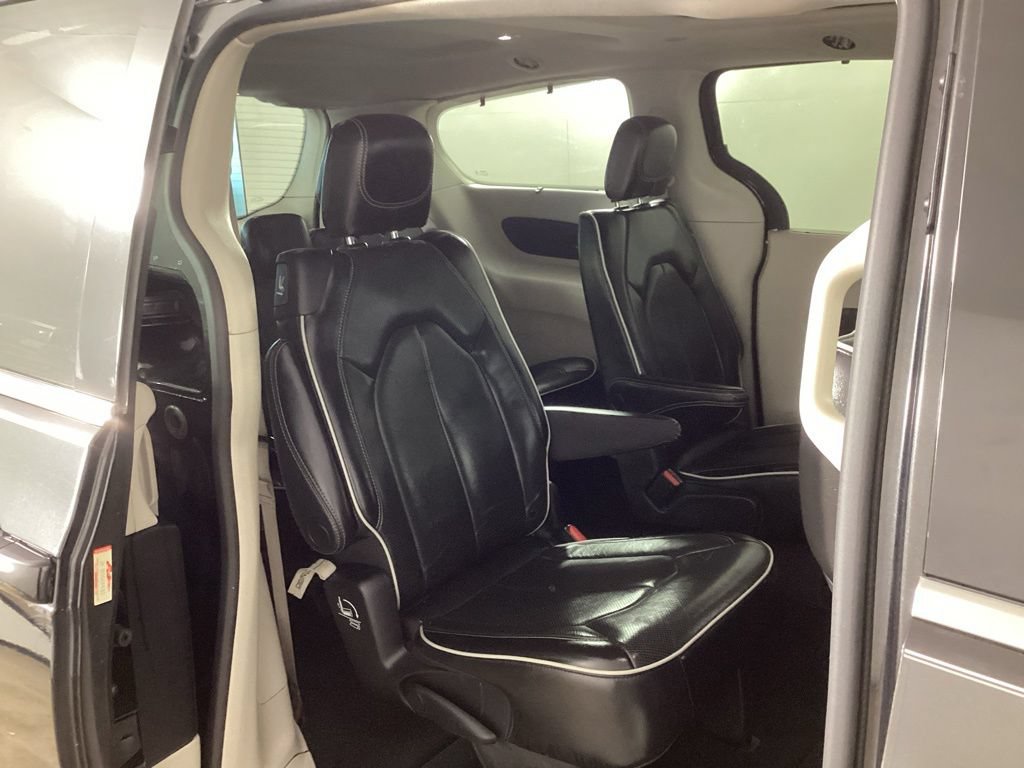 Used 2022 Chrysler Pacifica Limited FWD image 26