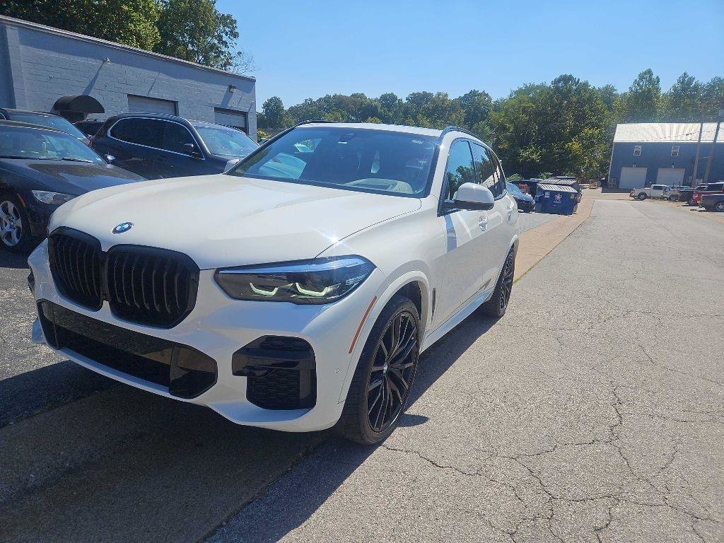 Used 2022 BMW X5 xDrive40i w/ M Sport Package image 5
