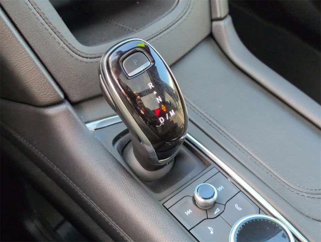 Used 2025 Cadillac XT6 Luxury image 13