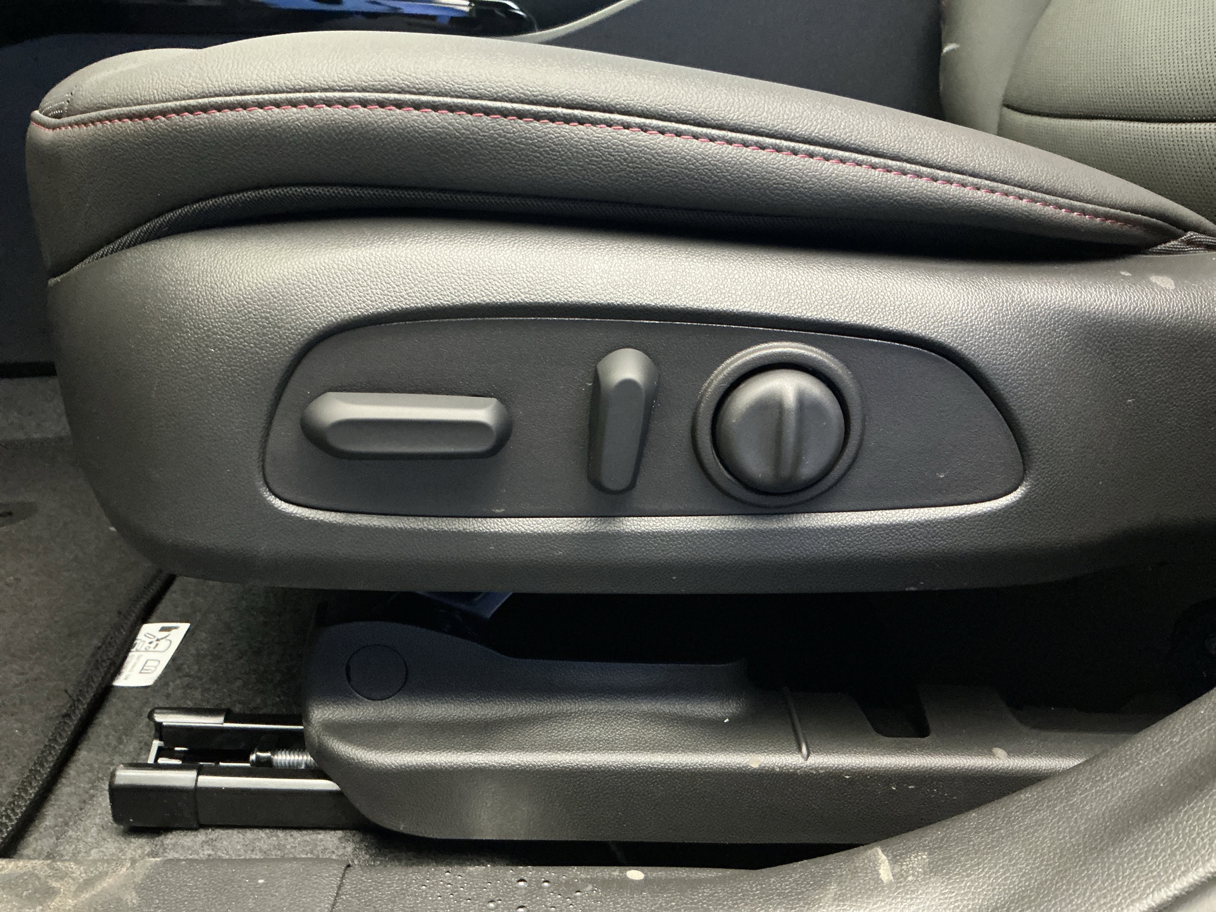 Used 2026 Chevrolet Trax RS w/ Sunroof Package FWD image 11