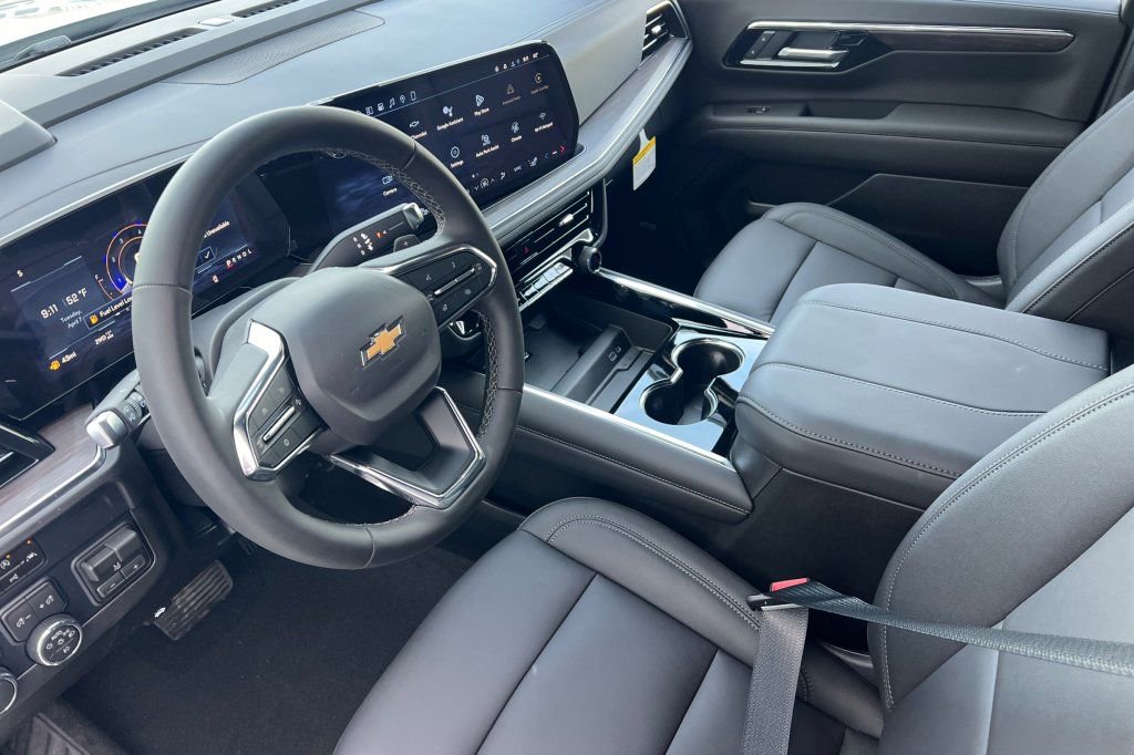New 2026 Chevrolet Suburban LT w/ Comfort Package AWD/4WD image 7