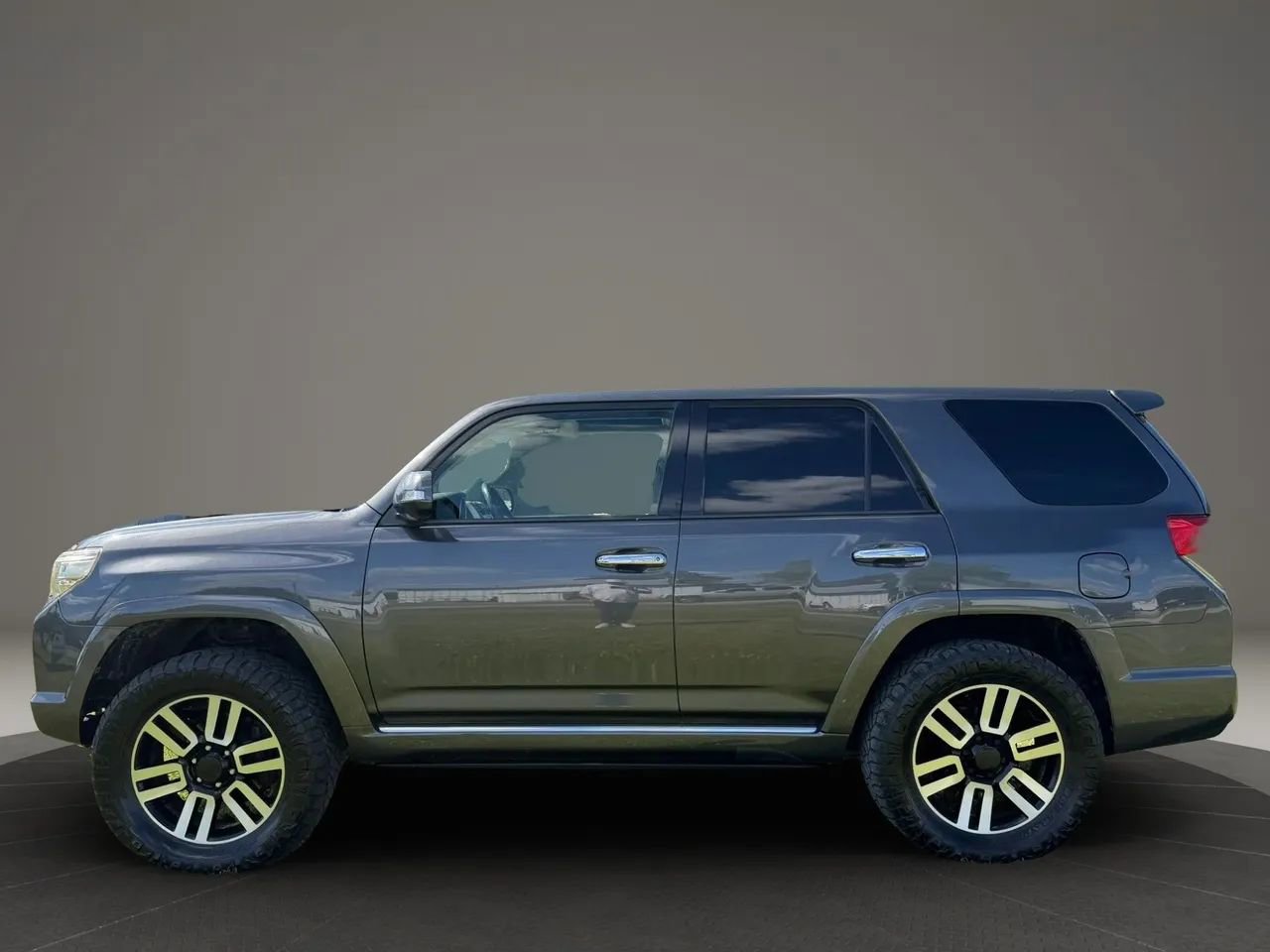 Used 2013 Toyota 4Runner Limited AWD/4WD image 2