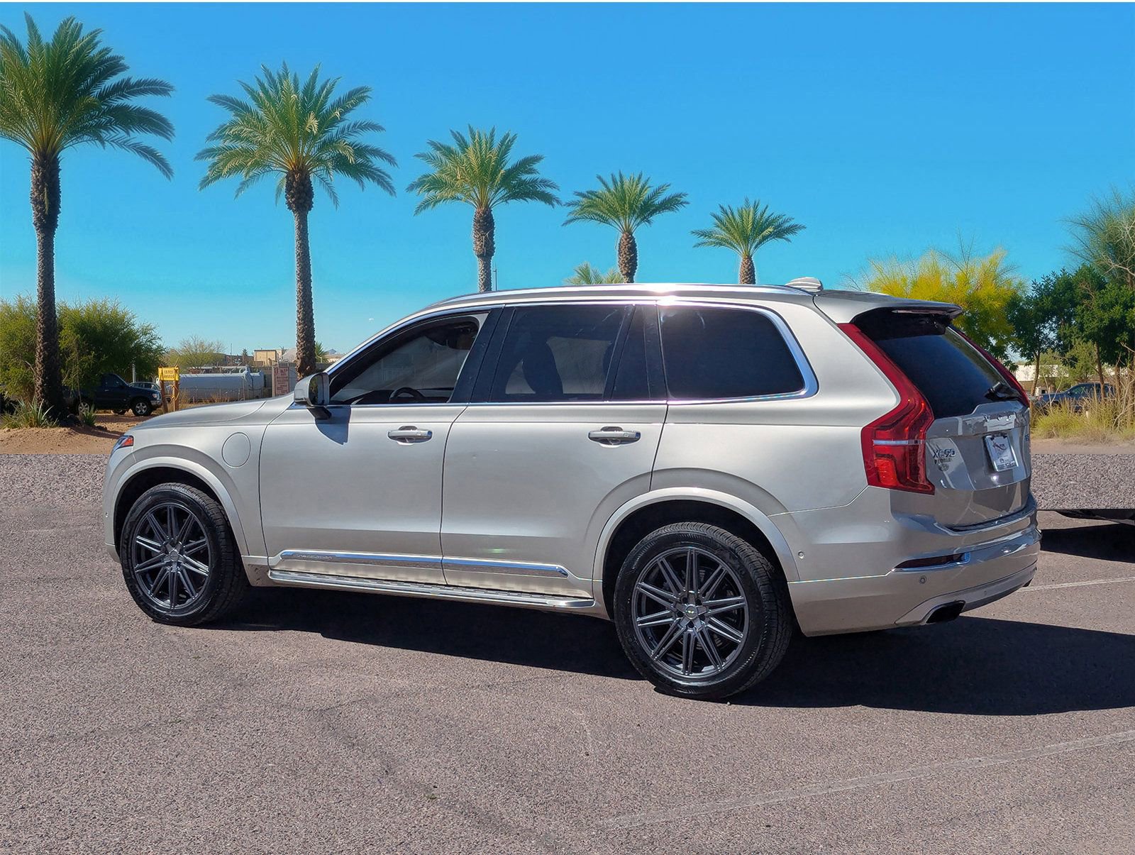 Used 2018 Volvo XC90 T8 Inscription w/ Luxury Package image 3