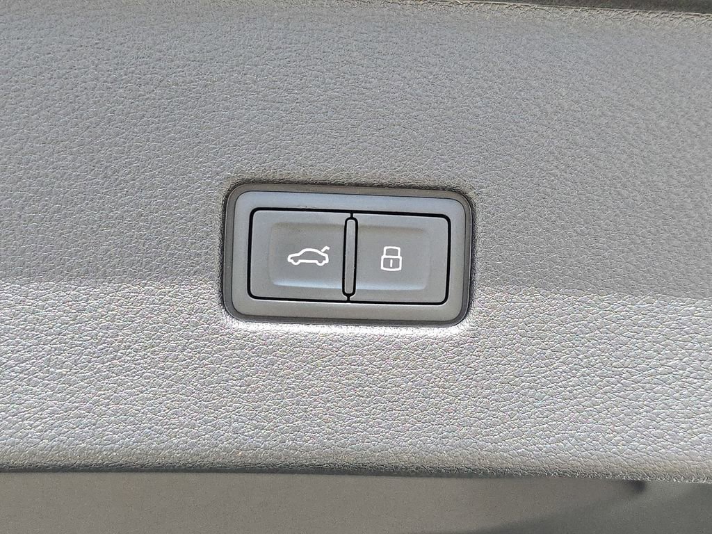 New 2026 Audi SQ8 Prestige image 13