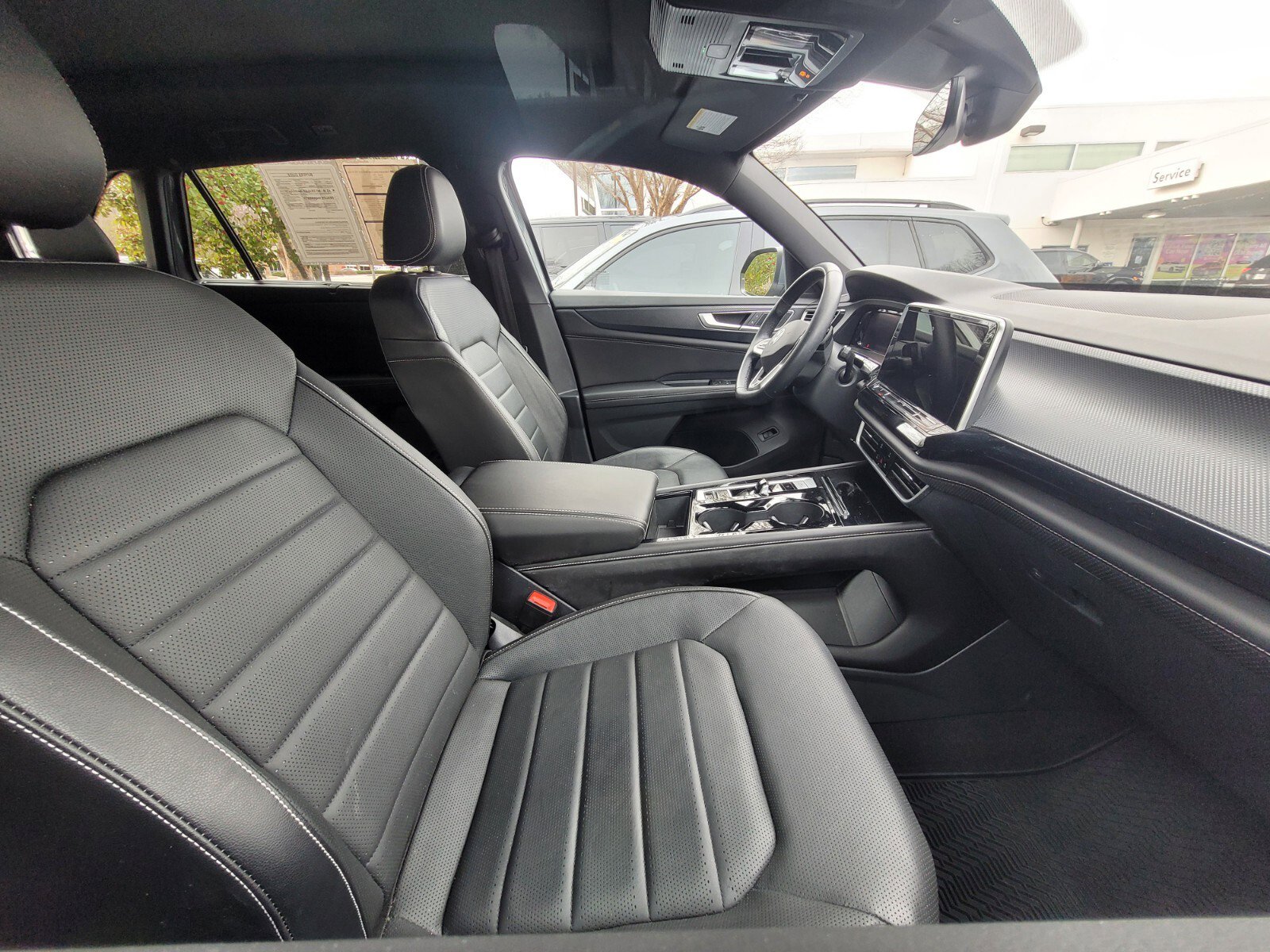 Used 2024 Volkswagen Atlas Cross Sport SEL R-Line image 7